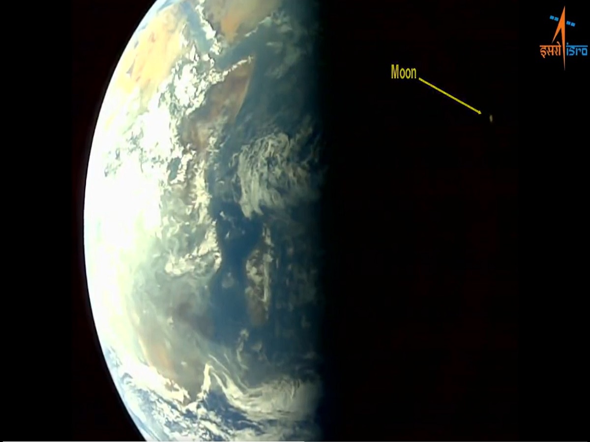 Aditya L1 ने ली सेल्फी, फिर खींची धरती और चांद की खूबसूरत फोटो; ISRO ने किया शेयर
