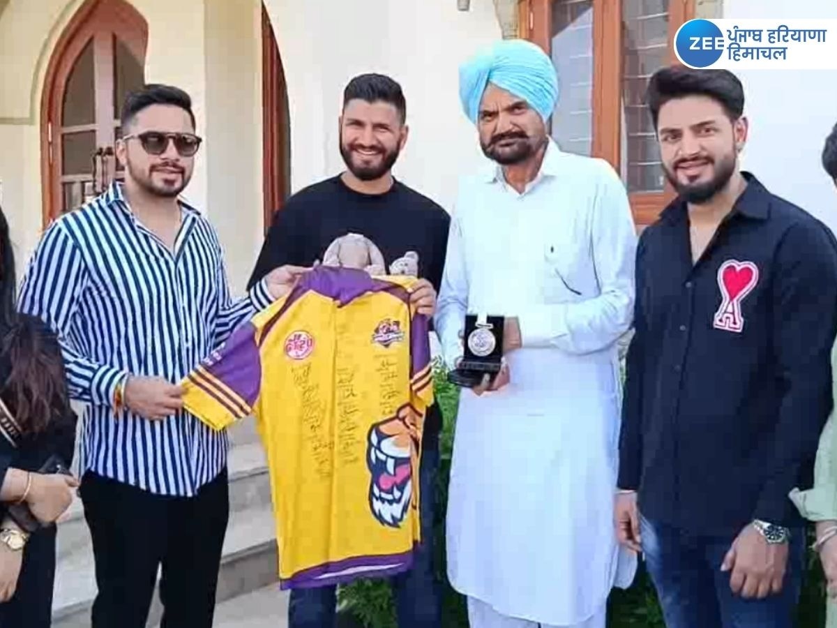 Sidhu Moose Wala News: ਕੈਨੇਡਾ ਦੇ ਸਰੀ 'ਚ ਟੂਰਨਾਮੈਂਟ ਜਿੱਤ ਚਾਂਦੀ ਤਗਮਾ ਲੈ ਕੇ ਟੀਮ ਪਹੁੰਚੀ ਮੂਸੇਵਾਲਾ ਦੇ ਪਿੰਡ 