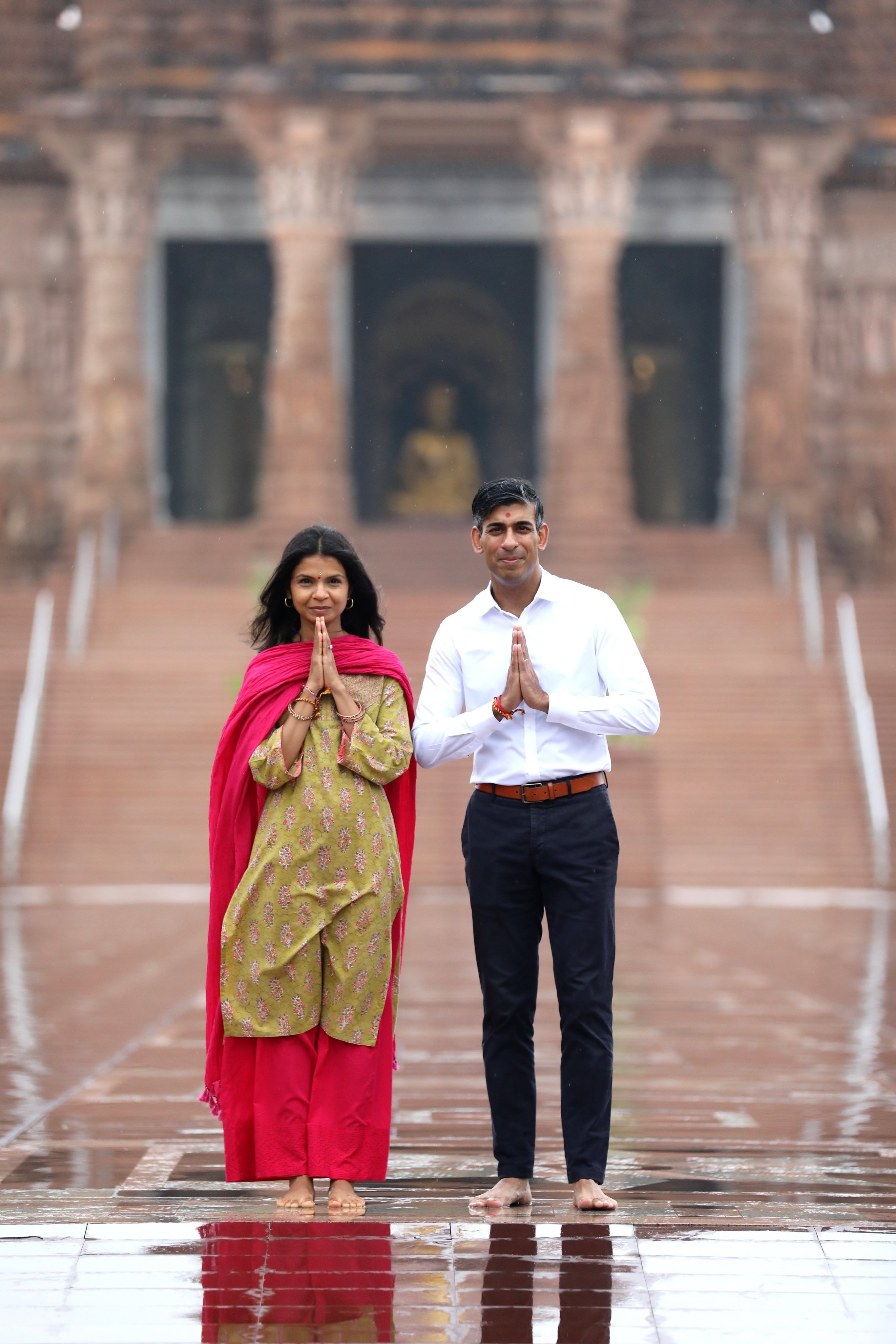 Rishi Sunak and his wife Akshata Murthy Akshardham temple Visit latest ...