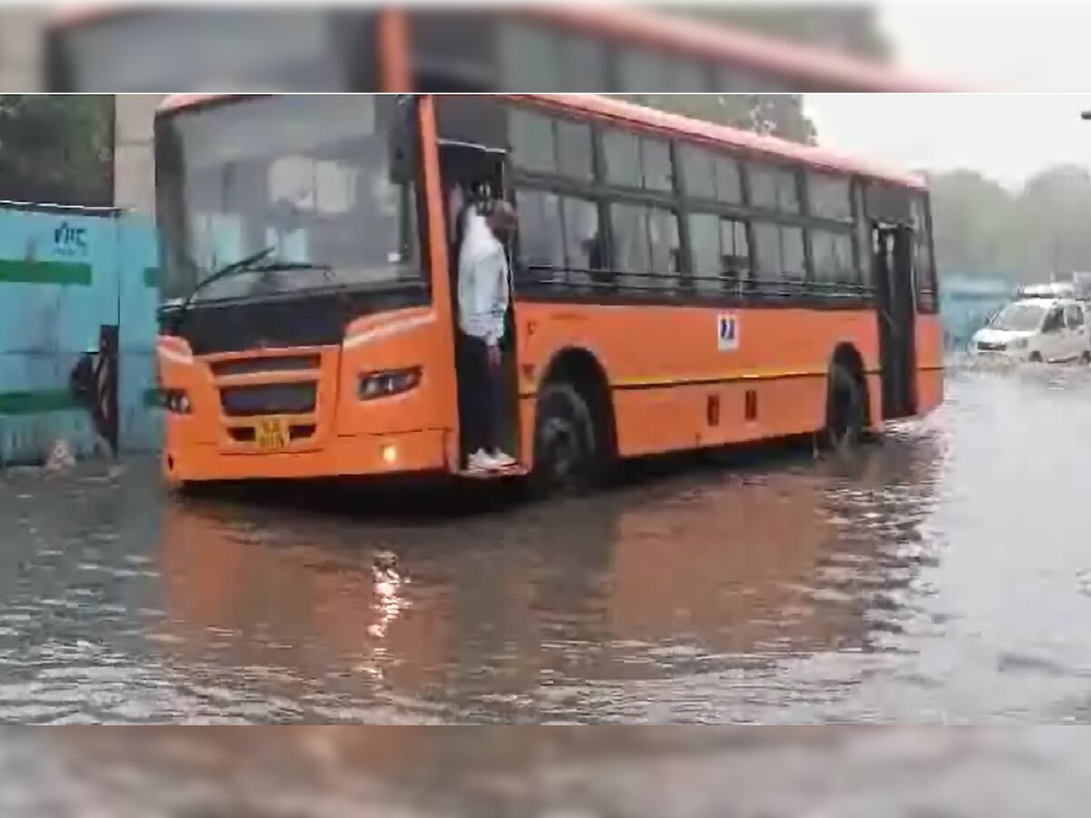 Delhi Water Logging: G20 समिट के बीच बारिश से बदला मौसम का मिजाज, जलमग्न हुईं सड़कें