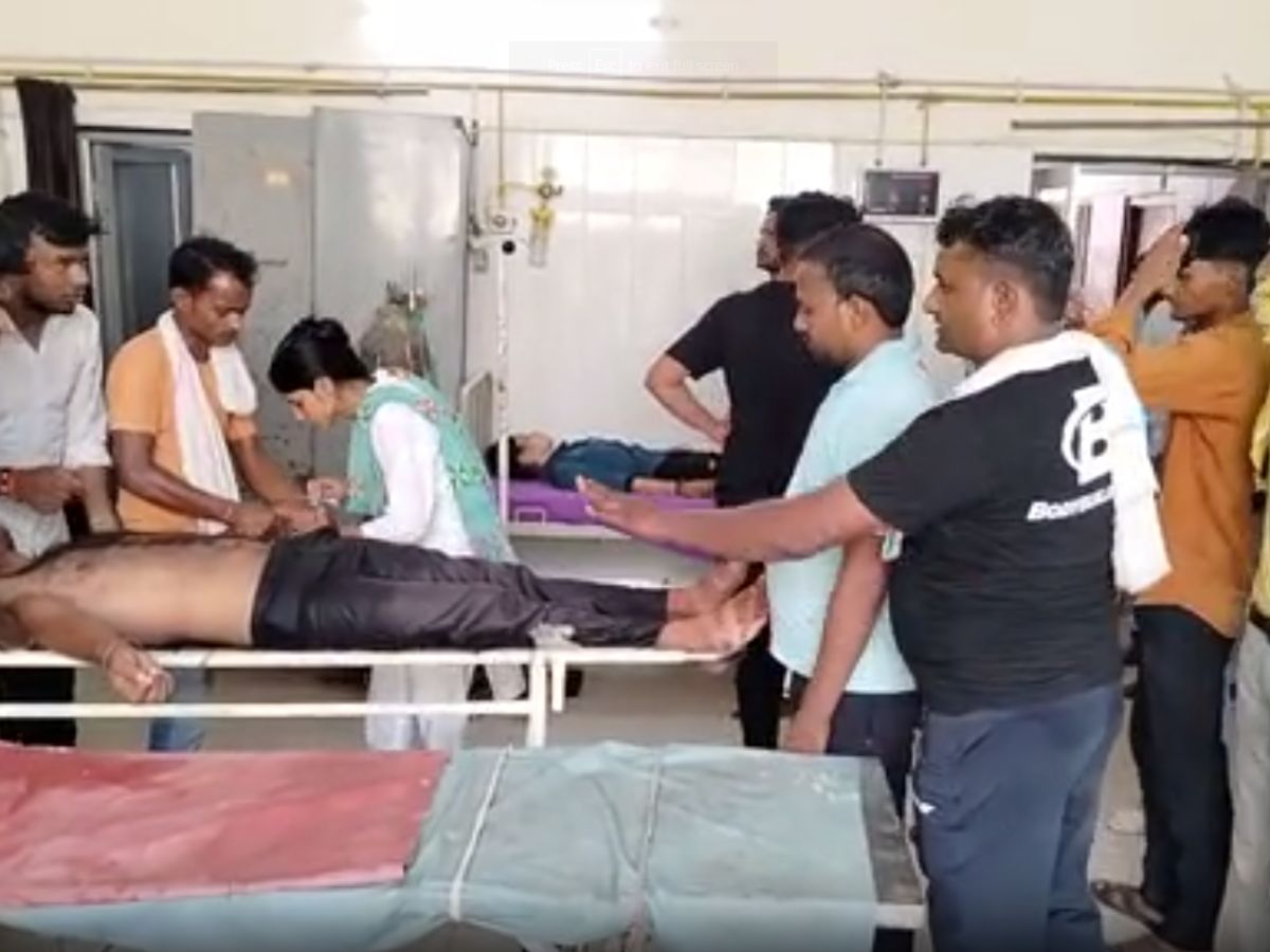 Alwar news: मधुमक्खियों के हमले से 40 लोग घायल, राजगढ़ चिकित्सालय में कराया गया भर्ती Alwar news: मधुमक्खियों के हमले से 40 लोग घायल, राजगढ़ चिकित्सालय में कराया गया भर्ती