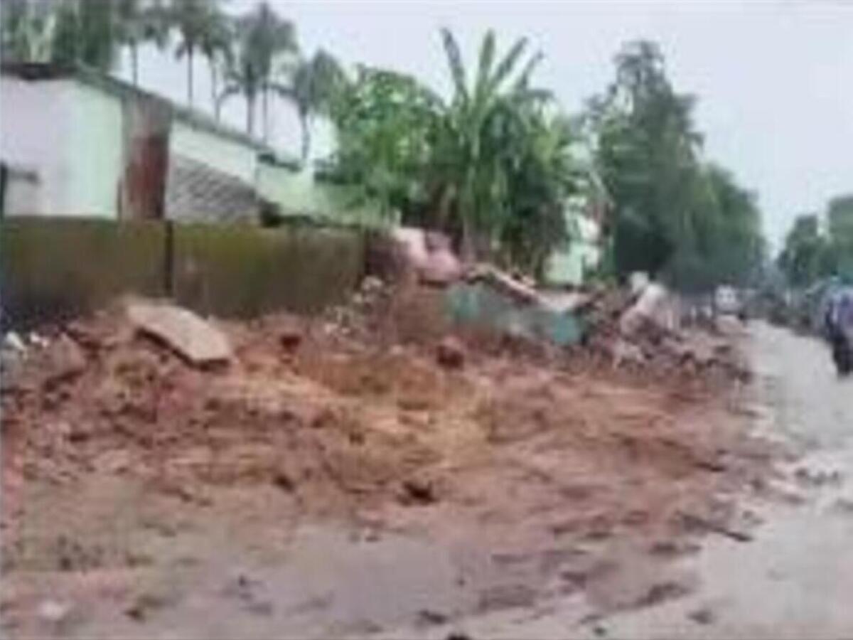 Bhadrak: ମଞ୍ଜୁରୀରୋଡ଼ ବଜାର ଉଚ୍ଛେଦ ଘଟଣା; କ୍ଷତିଗ୍ରସ୍ତ ବ୍ୟବସାୟୀଙ୍କୁ ଯୋଗାଇ ଦିଆଯିବ ଆରଏମସି ଦୋକାନ ଘର Bhadrak: ମଞ୍ଜୁରୀରୋଡ଼ ବଜାର ଉଚ୍ଛେଦ ଘଟଣା; କ୍ଷତିଗ୍ରସ୍ତ ବ୍ୟବସାୟୀଙ୍କୁ ଯୋଗାଇ ଦିଆଯିବ ଆରଏମସି ଦୋକାନ ଘର