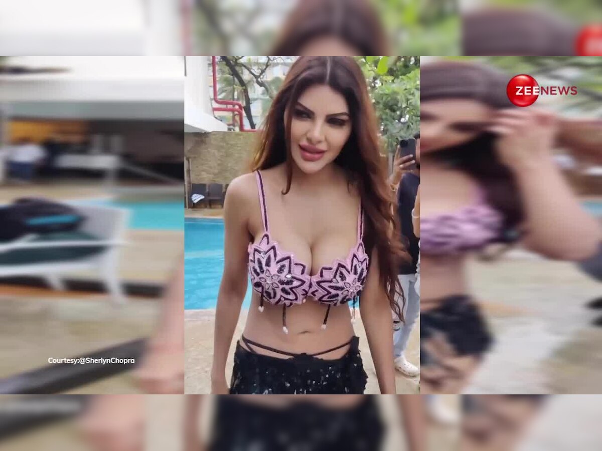 कैसेट टेप का Sherlyn Chopra ने पहना स्कर्ट, ड्रेसिंग स्टाइल देख लोग  बोले-उर्फी दीदी को भी पीछे कर दिया