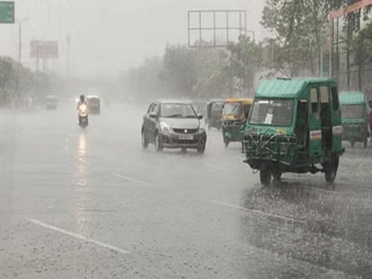 Weather Update: लखनऊ में भारी बारिश, सरकार का फैसला-बंद रहेंगे स्कूल