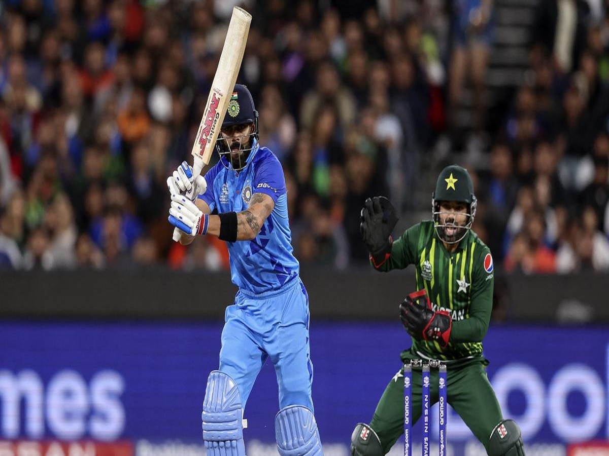 पाकिस्तानी गेंदबाज को मैच शुरू होते ही लगा बड़ा झटका, यह दिग्गज गेंदबाज हुआ बाहर