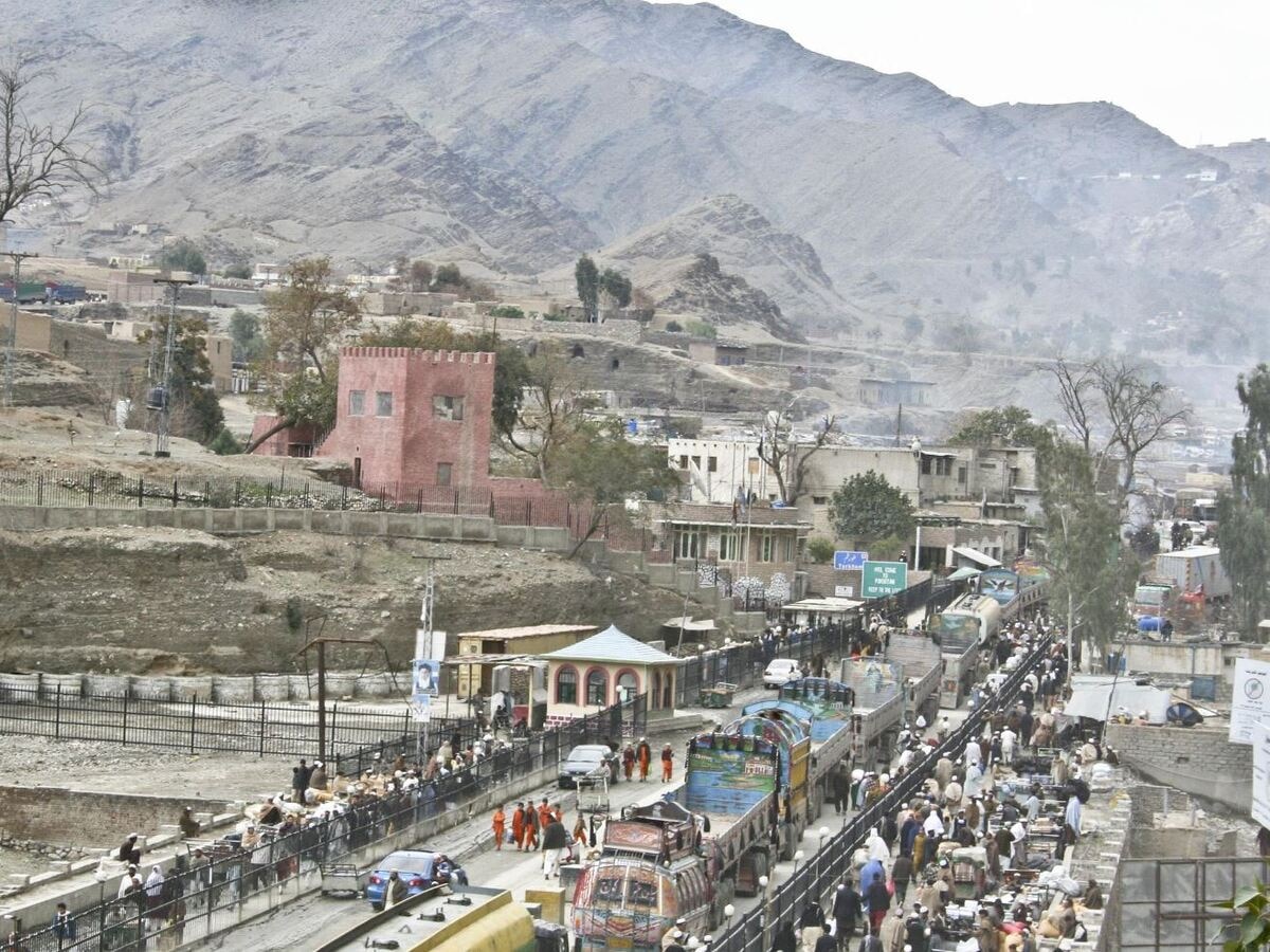 Torkham Border Crossing: ଭାରତ ଯାଉଥିବା ଗାଡ଼ିରେ ନିଆଁ ଲଗାଇଦେଲା ପାକିସ୍ତାନୀ ସେନା, ଚିହିଁକି ଉଠିଲା ତାଲିବାନ 