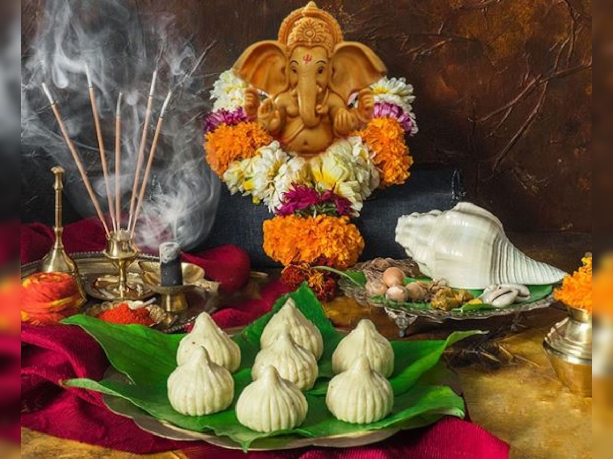 Ganesh Chaturthi Vrat Udyapan Vidhi 2023 : गणेश चतुर्थी व्रत के उद्यापन में न करें लापरवाही, चौकी बनाकर ऐसे करें पूजा