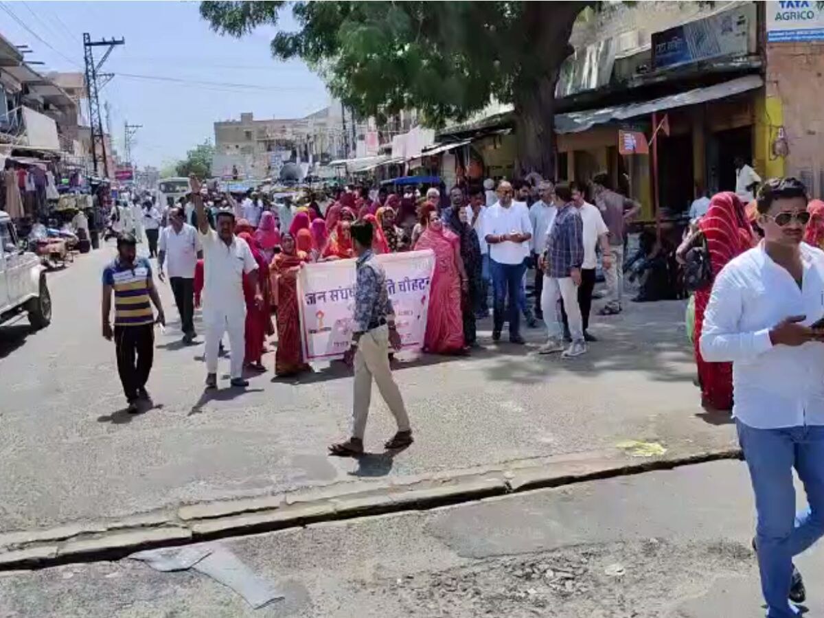 बाड़मेर के चौहटन में सामुदायिक स्वास्थ्य केंद्र को अन्य जगह शिफ्ट करने के विरोध में ग्रामीण उतरे सड़कों पर