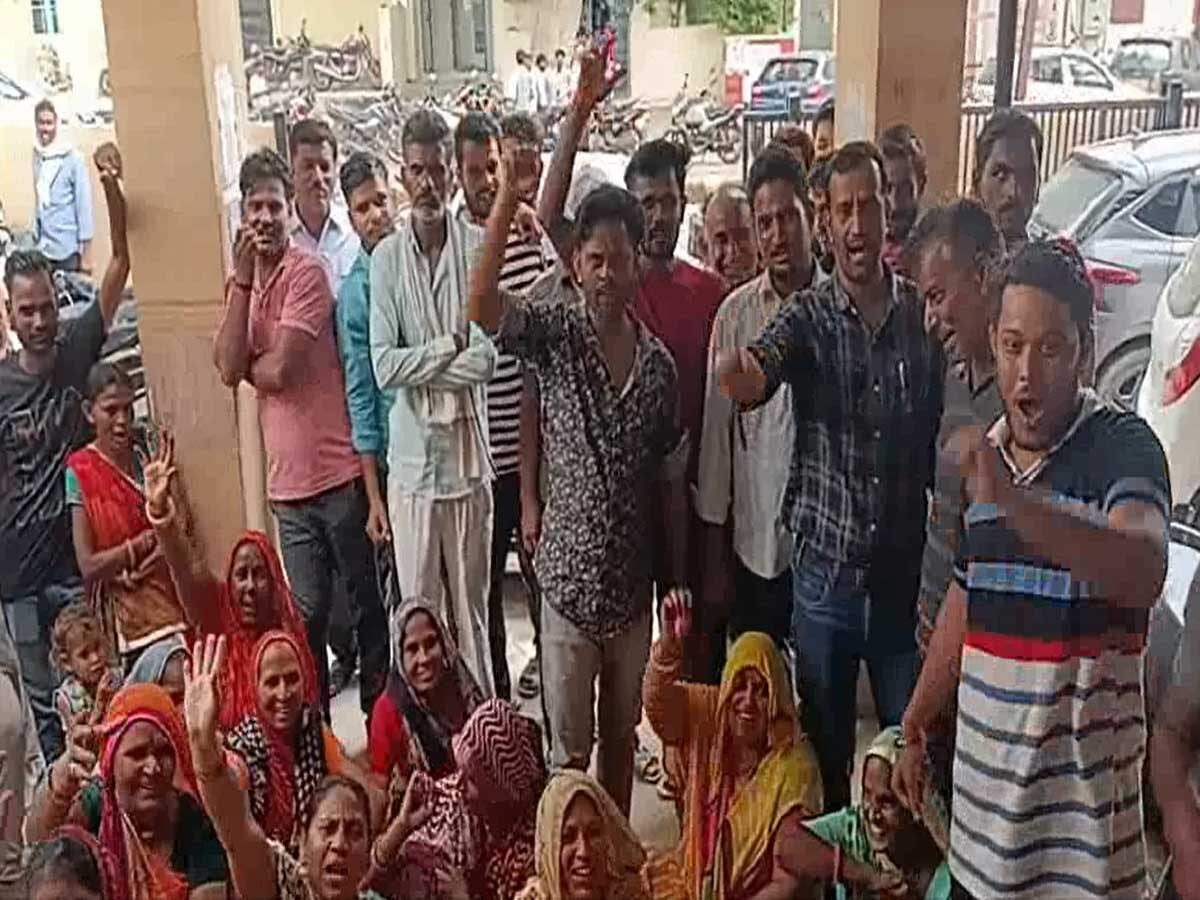 Jaipur News : बगरू कस्बे की नगर पालिका की बोर्ड बैठक के दौरान विरोध, किया प्रदर्शन 