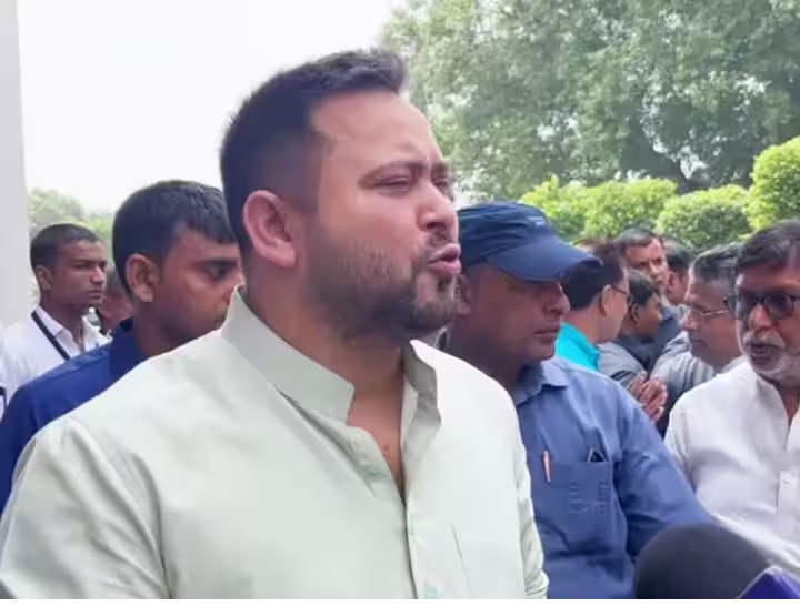 Land For Job Scam: CBI को मिले गृह मंत्रालय से आदेश पर तेजस्वी का आया जवाब, नई चार्जशीट को लेकर दी पहली प्रतिक्रिया Land For Job Scam: CBI को मिले गृह मंत्रालय से आदेश पर तेजस्वी का आया जवाब, नई चार्जशीट को लेकर दी पहली प्रतिक्रिया