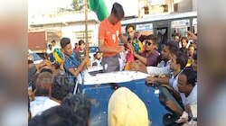 भारतीय फुटबॉल टीम के कप्तान मोहम्मद कैफ के मकराना पहुंचने पर जगह-जगह स्वागत