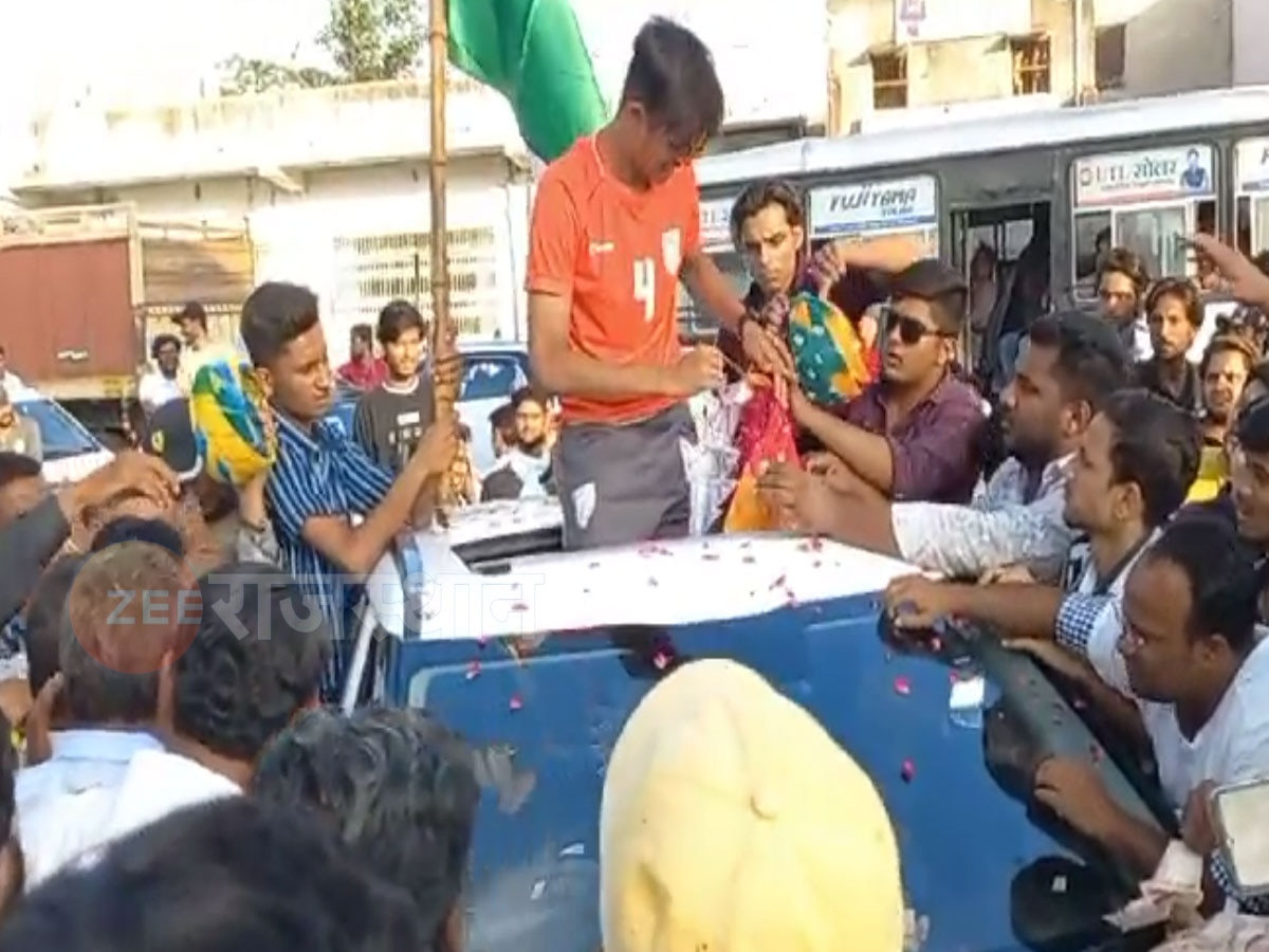 भारतीय फुटबॉल टीम के कप्तान मोहम्मद कैफ के मकराना पहुंचने पर जगह-जगह स्वागत