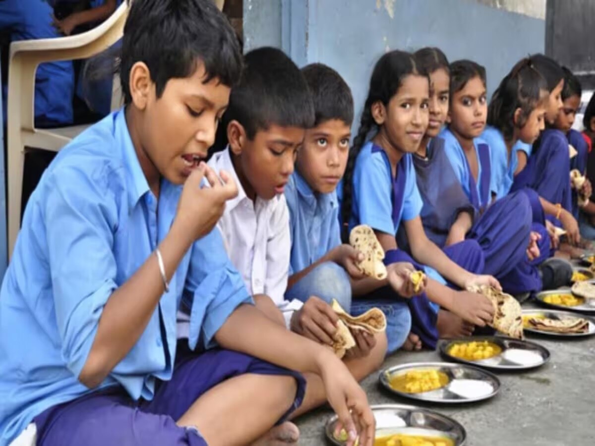 Sitamarhi News: मध्याह्न भोजन खाने से 50 बच्चों की तबियत बिगड़ी, एमडीएम में निकली छिपकली