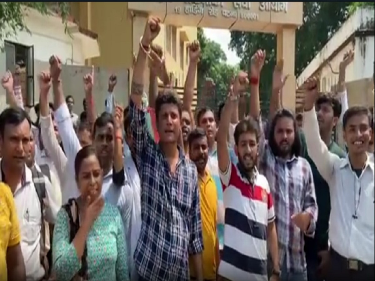 Bihar News: एक साल पहले निकाली भर्ती पर अब तक पूरी नहीं हुई बहाली, पारा मेडिकल छात्रों ने किया प्रदर्शन, उग्र आंदोलन की चेतावनी