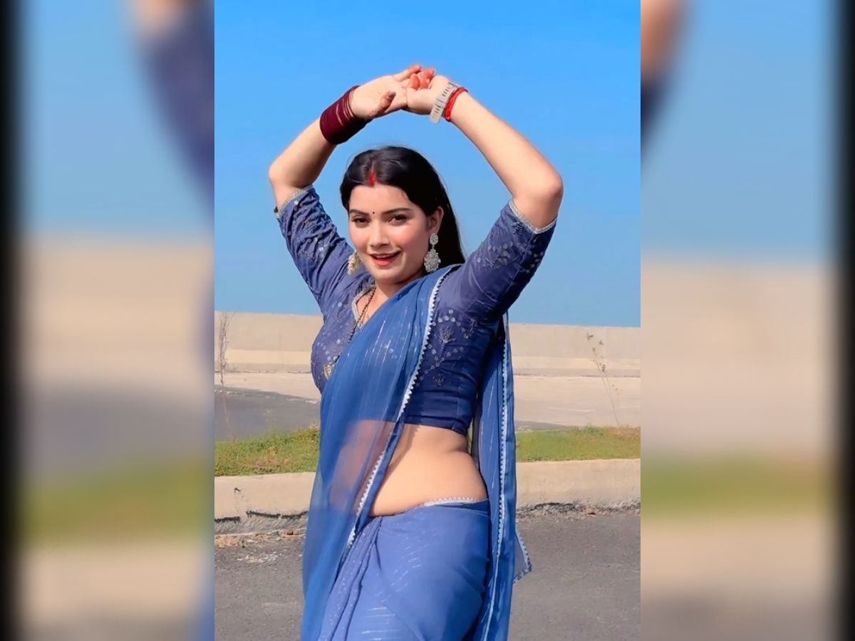 Desi bhabhi की पतली कमरिया से सरकी घघरिया तो हो गई मार, देखें धांसू डांस का  वीडियो