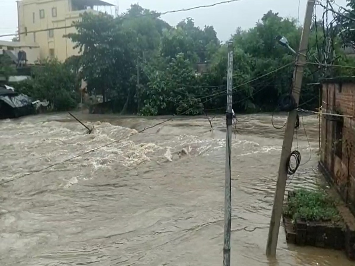 Hirakud Dam: ହୀରାକୁଦ ଜଳଭଣ୍ଡାରରେ ଖୋଲିଲା ୧୪ ଗେଟ୍‍; ବନ୍ୟା ଆଶଙ୍କା ନାହିଁ