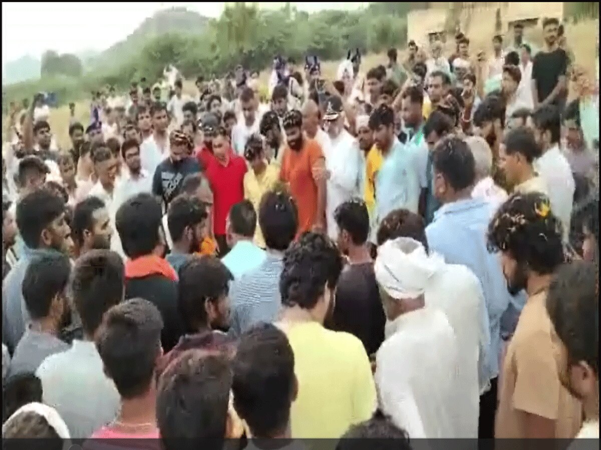 Haryana News: पैतृक गांव पहुंचा शहीद का पार्थिव शरीर, अंतिम संस्कार यात्रा में उमड़े हजारों लोग, हार्ट अटैक से हुई थी मौत