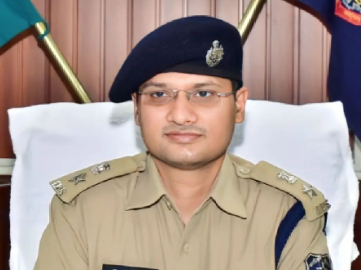 जानें कौन हैं Abhishek Pallav, जो पहले डॉक्टरी छोड़ बने IPS ऑफिसर, फिर नक्सलियों के लिए बन गए काल