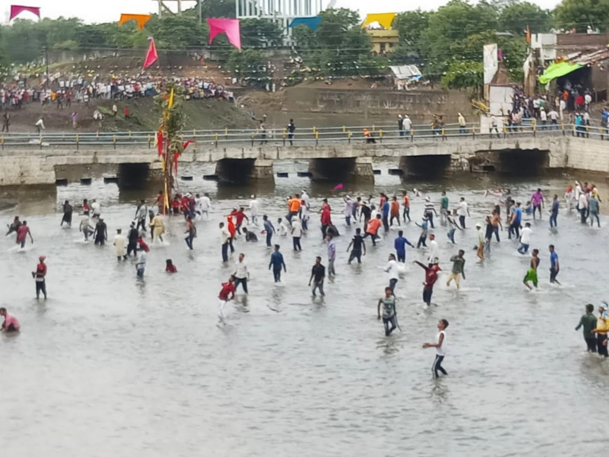 Gotmar gotmar mela in pandhurna new district of mp 12 dead stone pelting ...