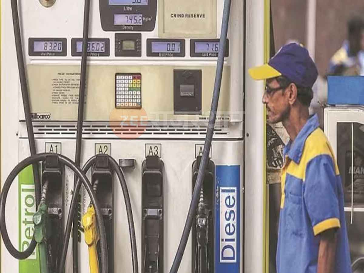 Rajasthan- अनिश्चितकालीन पेट्रोल पंप संचालकों की हड़ताल से बेहाल लोग, सस्ते डीजल पेट्रोल के लिए यहां रहे पहुंच Rajasthan- अनिश्चितकालीन पेट्रोल पंप संचालकों की हड़ताल से बेहाल लोग, सस्ते डीजल पेट्रोल के लिए यहां रहे पहुंच