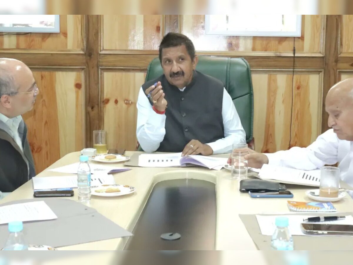 Himachal News: डिप्टी CM मुकेश अग्निहोत्री ने सचिवालय में मंत्रिमंडलीय श्‍वेत पत्र कमेटी की तीसरी बैठक की
