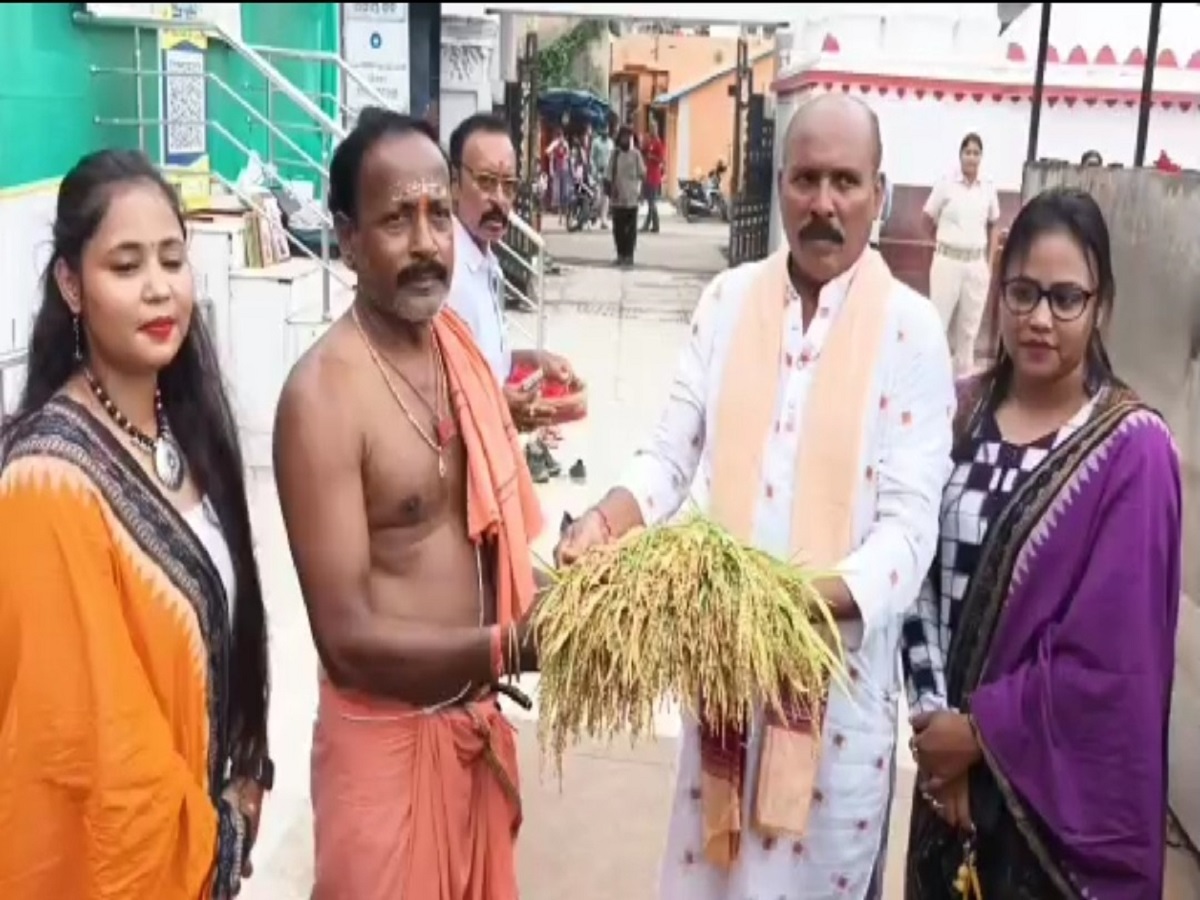 Nuakhai 2023: ଜାଣନ୍ତୁ ସମଲେଶ୍ୱରୀଙ୍କ ପାଖେ ଲାଗି ହେଉଥିବା ନୂଆଁଧାନ ବିଷୟରେ କିଛି ଅଜଣା କଥା... Nuakhai 2023: ଜାଣନ୍ତୁ ସମଲେଶ୍ୱରୀଙ୍କ ପାଖେ ଲାଗି ହେଉଥିବା ନୂଆଁଧାନ ବିଷୟରେ କିଛି ଅଜଣା କଥା...