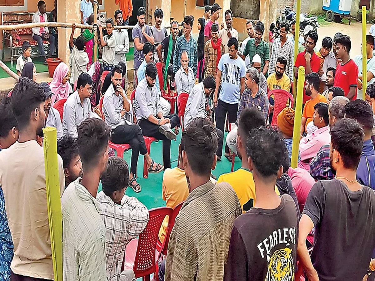  Jharkhand News: टीचर ने हिंदू धर्म पर कराया ऐसे नाटक कि भड़क गए लोग; स्कूल पहुंच किया खूब हंगामा