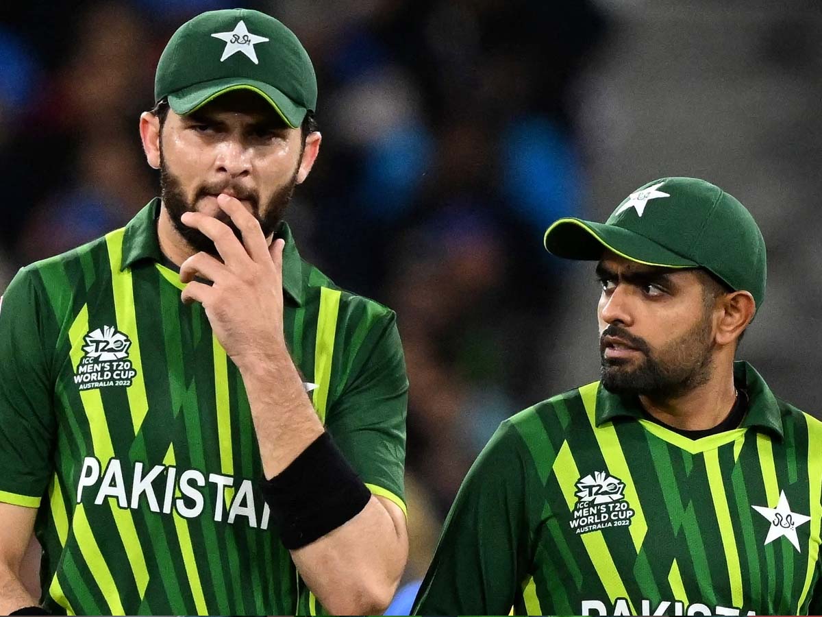 Rahil Azam Fight babar azam and naseem shah fight after defeated by srilanka | एशिया कप ...