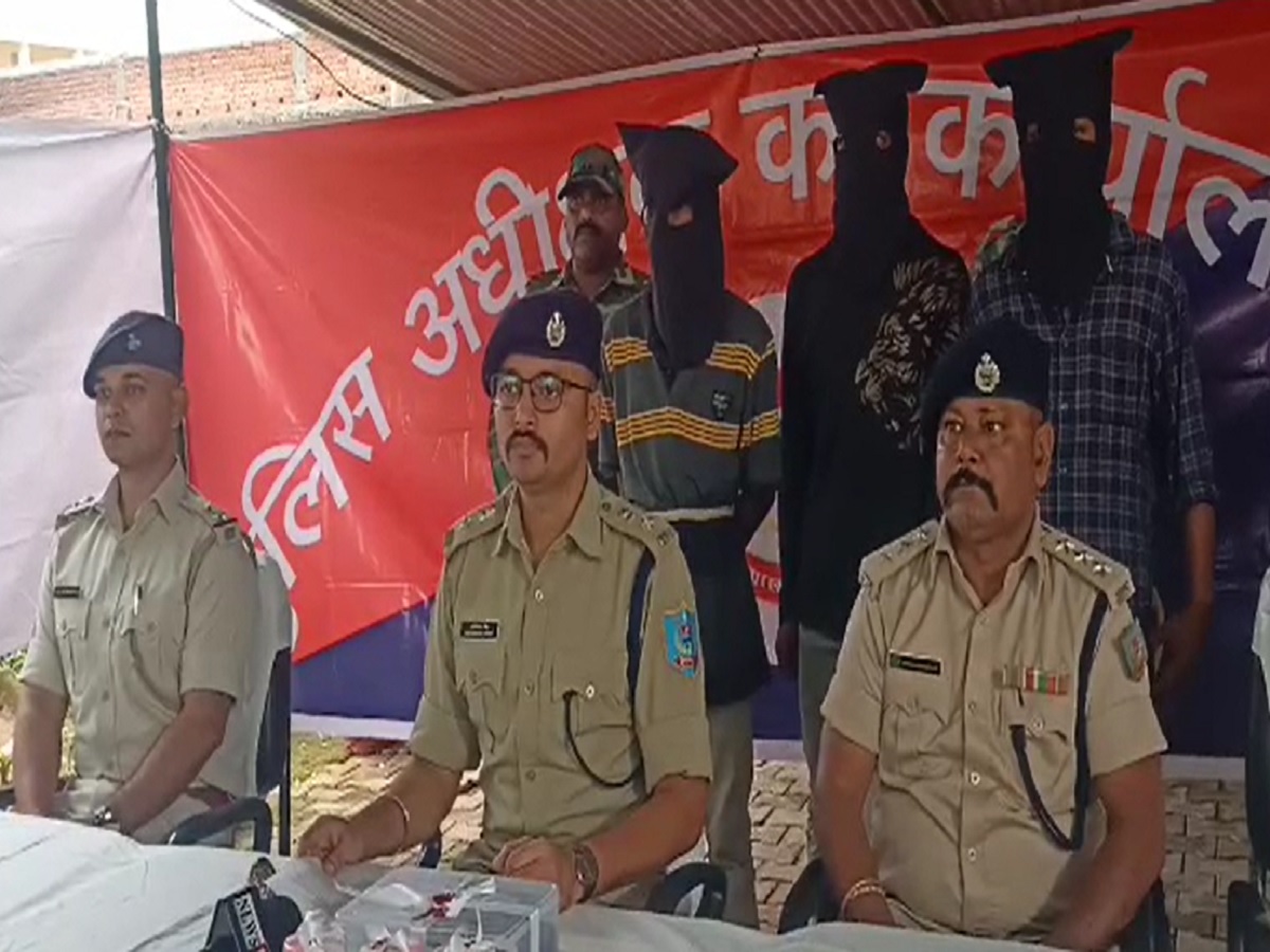 गुमला में ब्राउन शुगर की तस्करी करने वाले गिरोह का भंडाफोड़, तीन सदस्य गिरफ्तार गुमला में ब्राउन शुगर की तस्करी करने वाले गिरोह का भंडाफोड़, तीन सदस्य गिरफ्तार