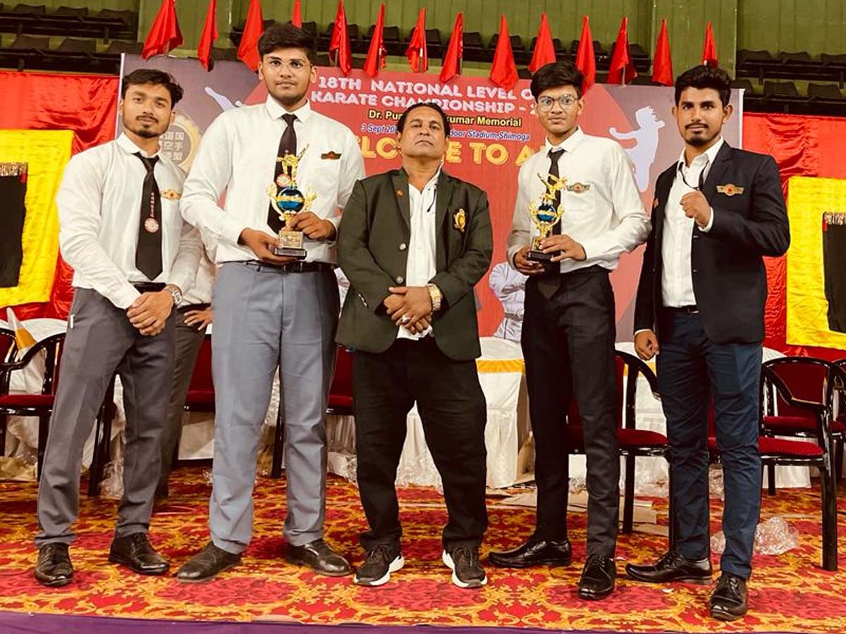 मुस्लिम कोच ने खिलाड़ियों को दी ऐसी ट्रेनिंग, राष्ट्रीय कराटे चैंपियनशिप में बरसे गोल्ड ही गोल्ड मुस्लिम कोच ने खिलाड़ियों को दी ऐसी ट्रेनिंग, राष्ट्रीय कराटे चैंपियनशिप में बरसे गोल्ड ही गोल्ड