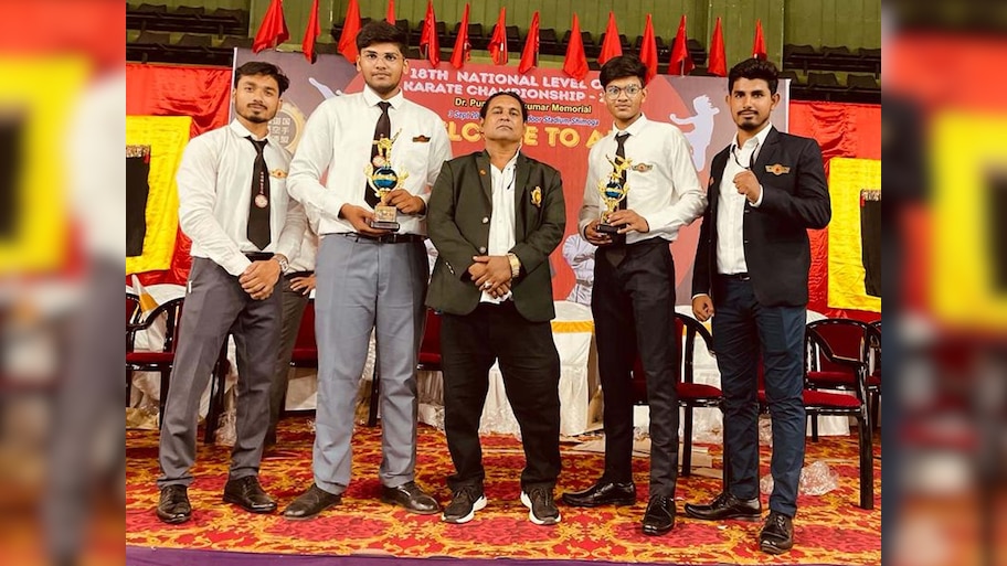 मुस्लिम कोच ने खिलाड़ियों को दी ऐसी ट्रेनिंग, राष्ट्रीय कराटे चैंपियनशिप में बरसे गोल्ड ही गोल्ड 