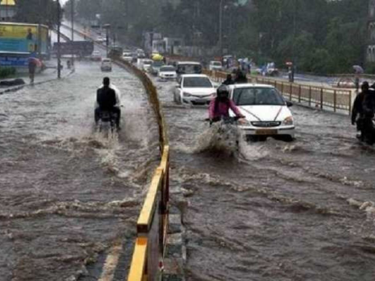 MP Heavy Rain: एमपी में बारिश से मचा हाहाकार, उज्जैन में बाढ़ जैसे हालात, इंदौर में 21 लोगों का रेस्क्यू