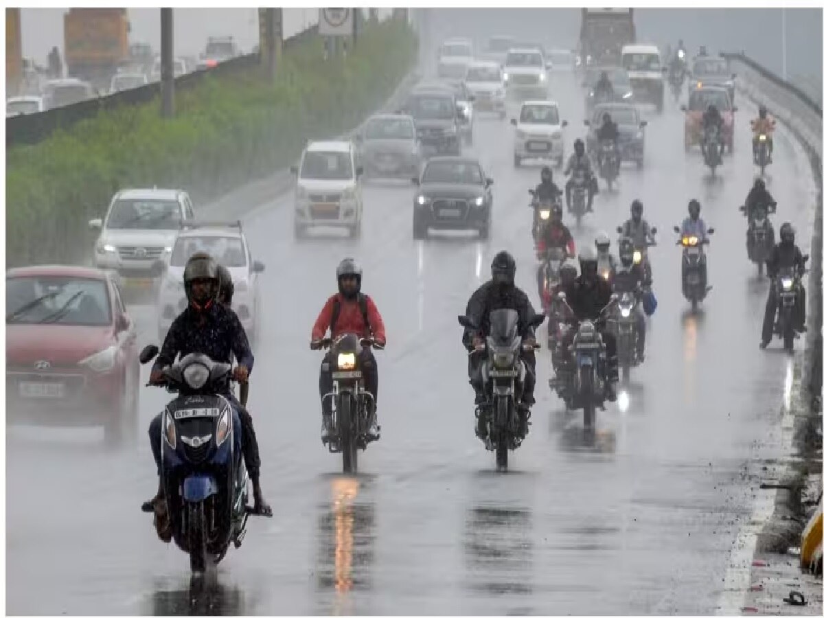 Delhi-NCR Weather: दिल्ली में झमाझम बारिश से बदला मौसम का मिजाज, जानें कितने दिन होगी बरसात
