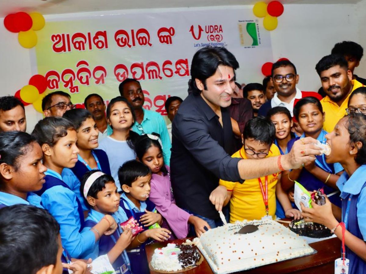 ପଳାସପଲ୍ଲୀ ମୁକ,ବଧୀର ବିଦ୍ୟାଳୟରେ ସ୍ୱାସ୍ଥ୍ୟ ଚିକିତ୍ସା ଶିବିର ଆୟୋଜନ କରି ଜନ୍ମଦିନ ପାଳିଲେ ଆକାଶ ପଳାସପଲ୍ଲୀ ମୁକ,ବଧୀର ବିଦ୍ୟାଳୟରେ ସ୍ୱାସ୍ଥ୍ୟ ଚିକିତ୍ସା ଶିବିର ଆୟୋଜନ କରି ଜନ୍ମଦିନ ପାଳିଲେ ଆକାଶ