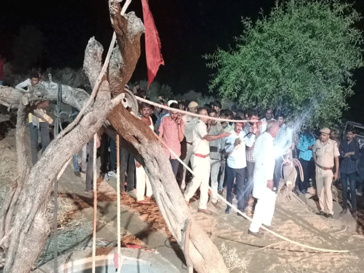 बाड़मेर हादसा: 24 घंटे बाद मजदूर के शव को कुएं से निकाला गया बाहर, लालच में गवाईं जान बाड़मेर हादसा: 24 घंटे बाद मजदूर के शव को कुएं से निकाला गया बाहर, लालच में गवाईं जान