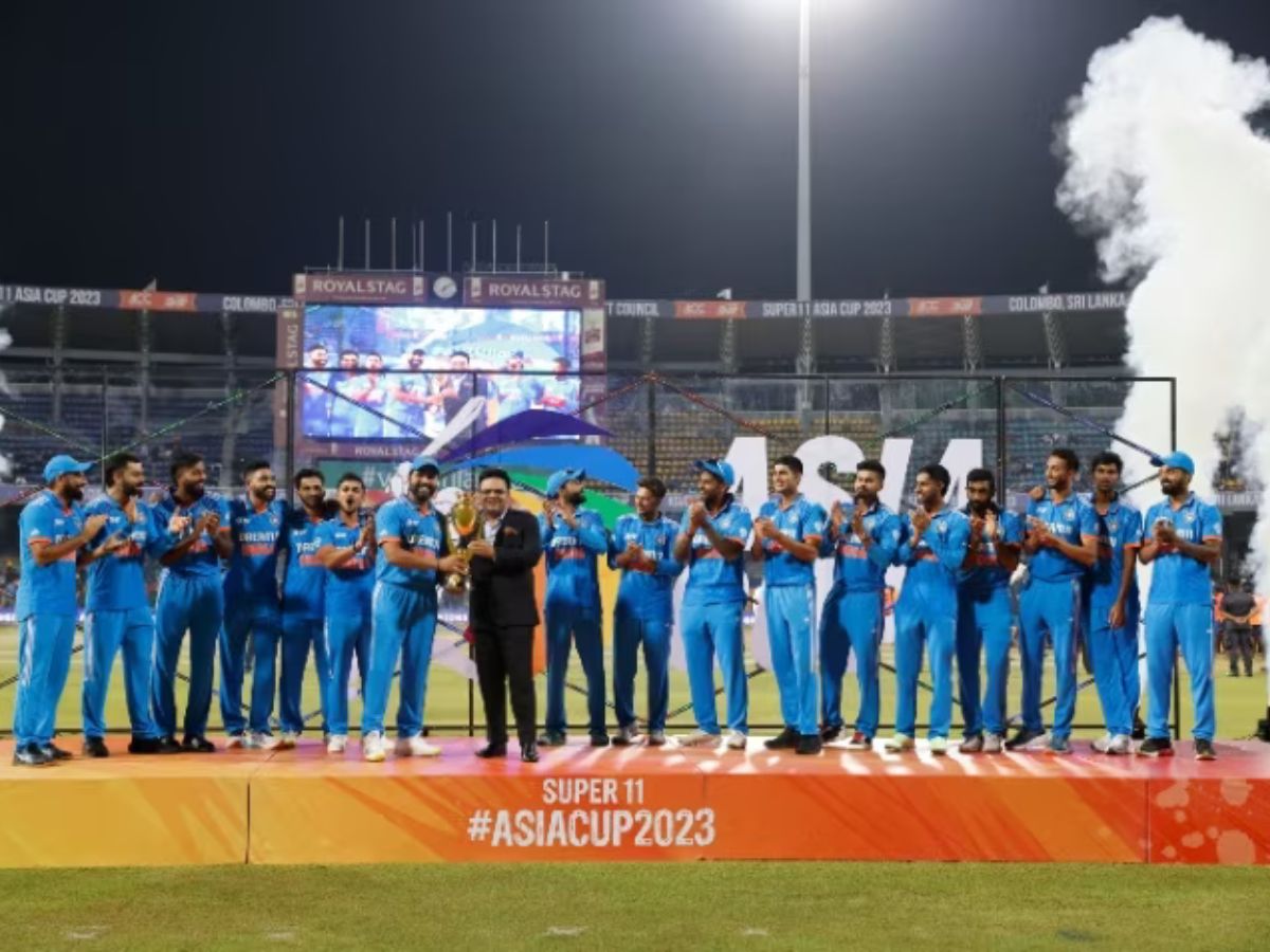 Asia Cup 2023: ଫାଇନାଲରେ ହାରି ବି ଶ୍ରୀଲଙ୍କା ଉପରେ ହେଲା ଟଙ୍କା ବର୍ଷା, ପଡିଆ ଶୁଖାଉଥିବା କର୍ମୀଙ୍କୁ ମିଳିଲା ଲକ୍ଷ ଲକ୍ଷ ଟଙ୍କା Asia Cup 2023: ଫାଇନାଲରେ ହାରି ବି ଶ୍ରୀଲଙ୍କା ଉପରେ ହେଲା ଟଙ୍କା ବର୍ଷା, ପଡିଆ ଶୁଖାଉଥିବା କର୍ମୀଙ୍କୁ ମିଳିଲା ଲକ୍ଷ ଲକ୍ଷ ଟଙ୍କା