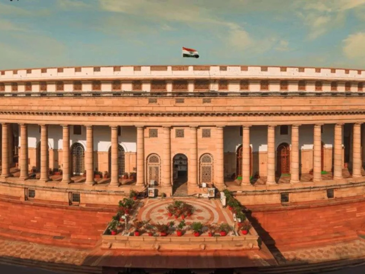 Old Parliament Building: जहां भगत सिंह ने फेंका बम, आतंकियों ने बरसाईं गोलियां...ऐसा है उस ऐतिहासिक संसद भवन का इतिहास Old Parliament Building: जहां भगत सिंह ने फेंका बम, आतंकियों ने बरसाईं गोलियां...ऐसा है उस ऐतिहासिक संसद भवन का इतिहास