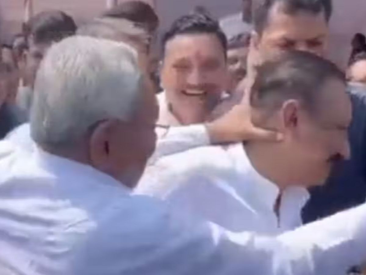 आखिर नीतीश ने मीडिया के सामने अपने मंत्री की गर्दन क्यों पकड़ ली? सामने आया वीडियो