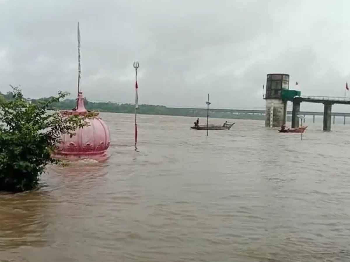 Khandwa News: ओंकारेश्वर में इस गलती से आ गई भारी बाढ़, पीड़ितों ने CM शिवराज पर लगाए आरोप, हम इस वजह से हुए बर्बाद