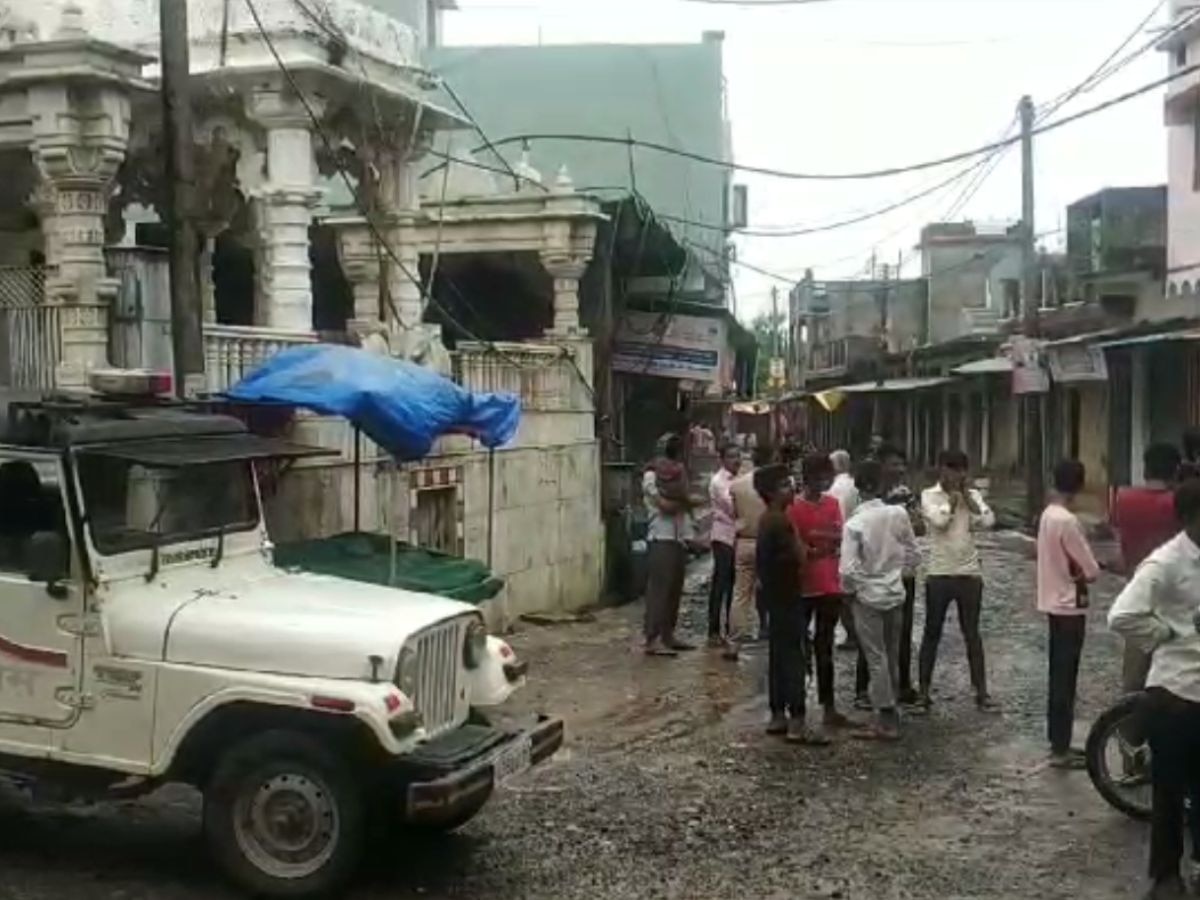 प्रतापगढ़- हत्या के मामले में आक्रोशित गुर्जर समाज ने बारावरदा गांव बंद रख किया विरोध प्रदर्शन