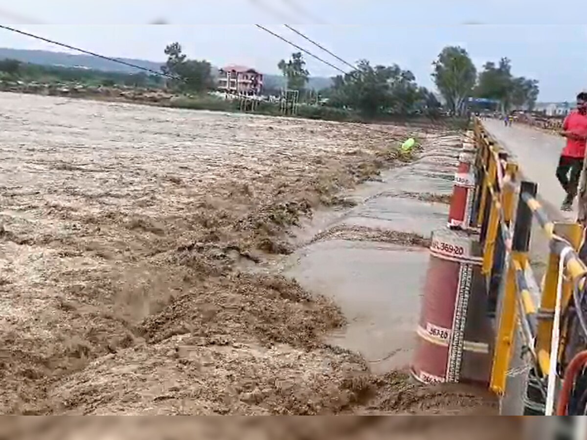 Una News: ऊना में भारी बारिश होने से उफान पर नदी-नाले, लोगों के घरों में भरा पानी