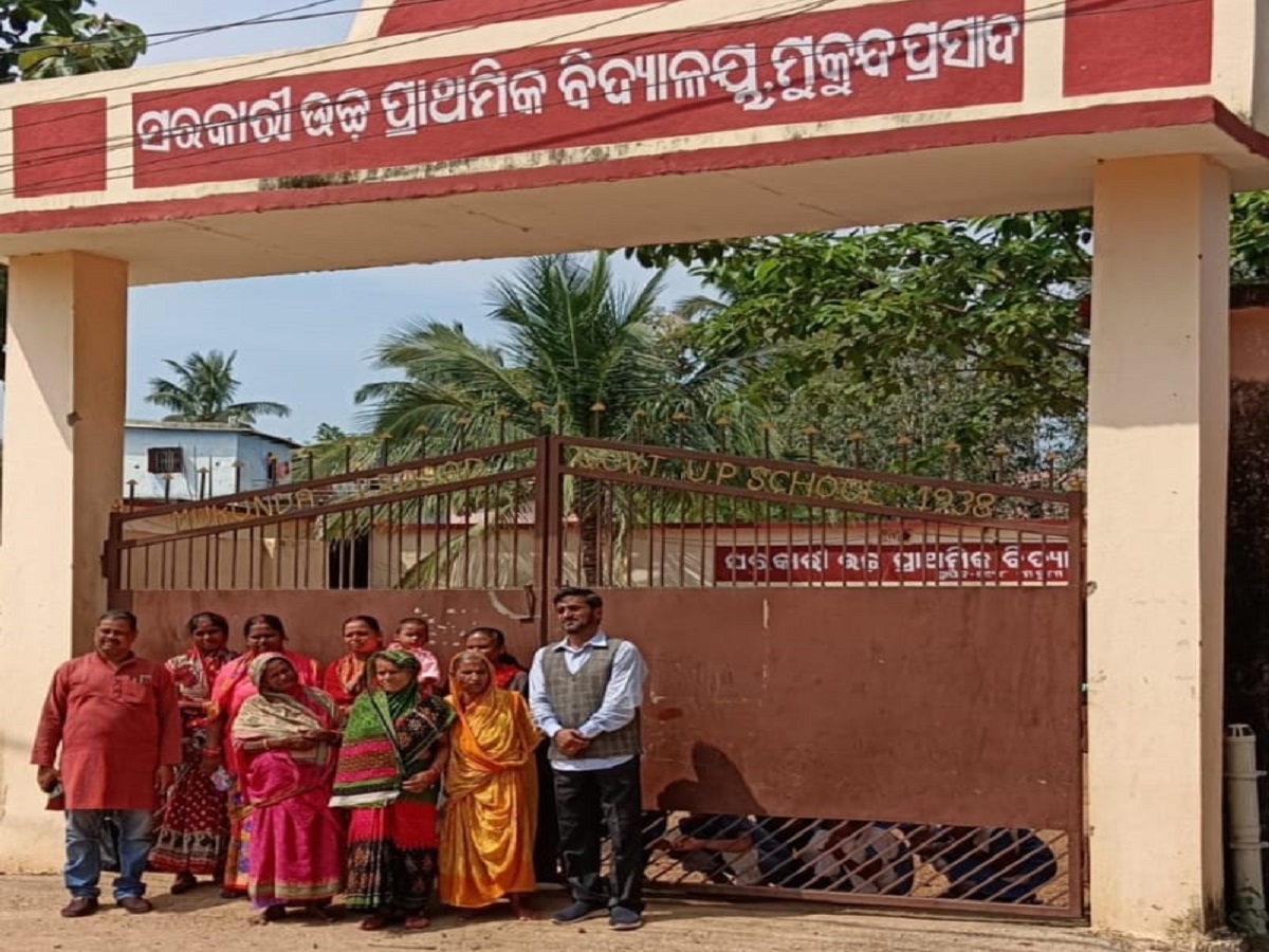 Teacher Strike: ପିଲାଙ୍କ ପାଠପଢାରେ ଡୋରି ବାନ୍ଧିଲେ ଶିକ୍ଷକ, ୧୧ ଦିନରେ ବି ଜାରି ରହିଛି ଆନ୍ଦୋଳନ Teacher Strike: ପିଲାଙ୍କ ପାଠପଢାରେ ଡୋରି ବାନ୍ଧିଲେ ଶିକ୍ଷକ, ୧୧ ଦିନରେ ବି ଜାରି ରହିଛି ଆନ୍ଦୋଳନ