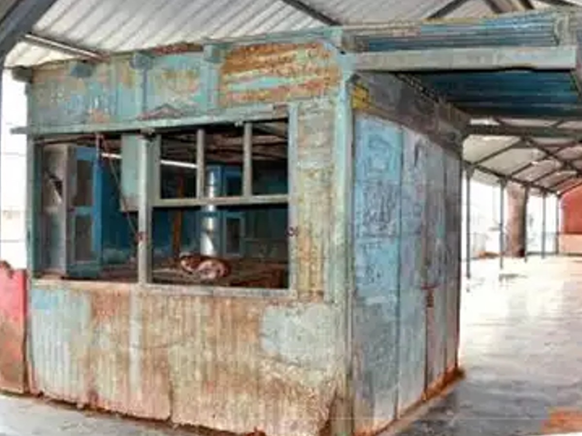 pm modi tea stall images pm narendra modi story modi old pictures know ...