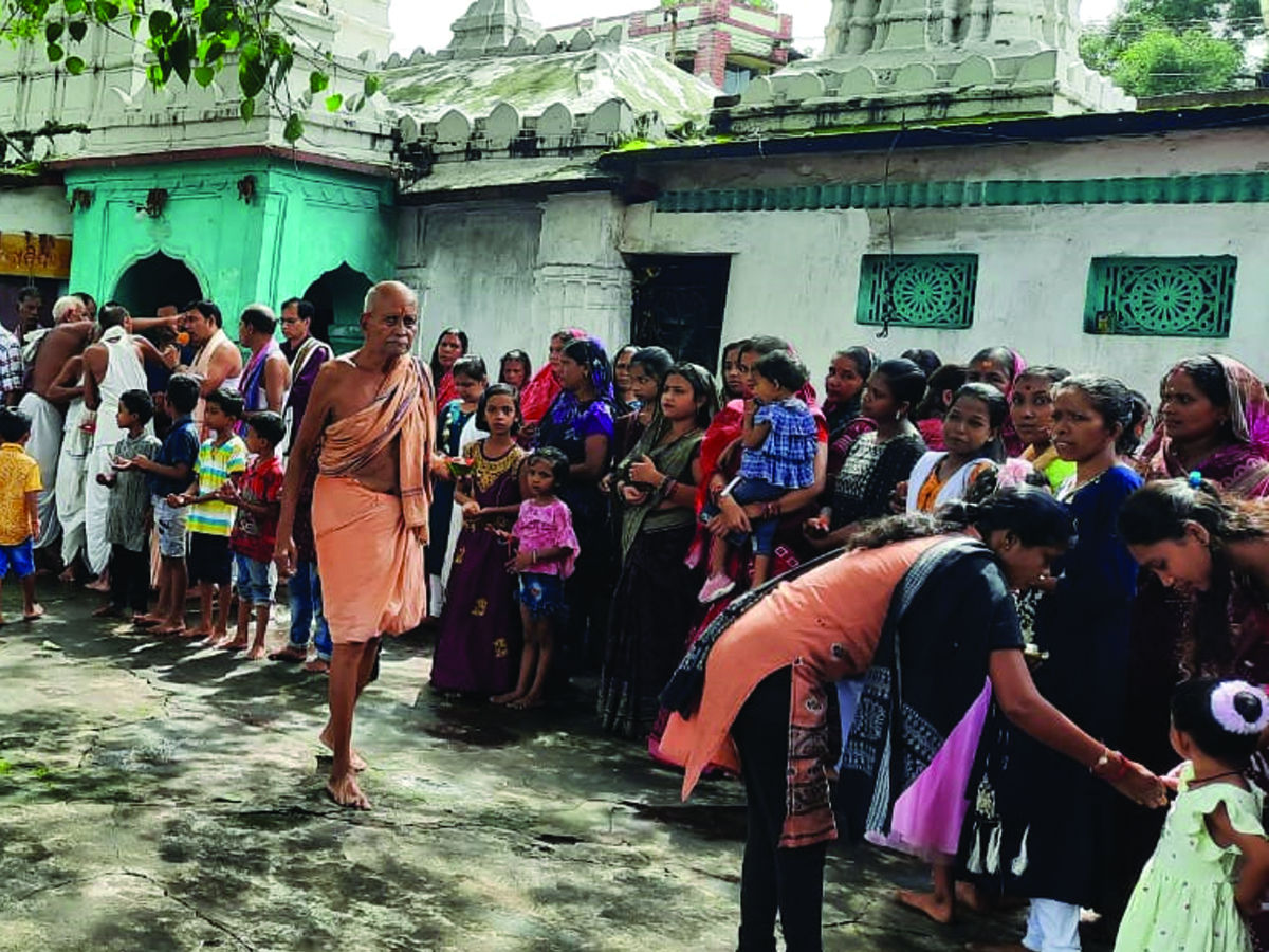 Odisha News: ନୂଆଖାଇ ପାଳିଲେ ୮୫ ପରିବାର, ସୃଷ୍ଟି କଲେ ନିଆରା ଉଦାହରଣ Odisha News: ନୂଆଖାଇ ପାଳିଲେ ୮୫ ପରିବାର, ସୃଷ୍ଟି କଲେ ନିଆରା ଉଦାହରଣ
