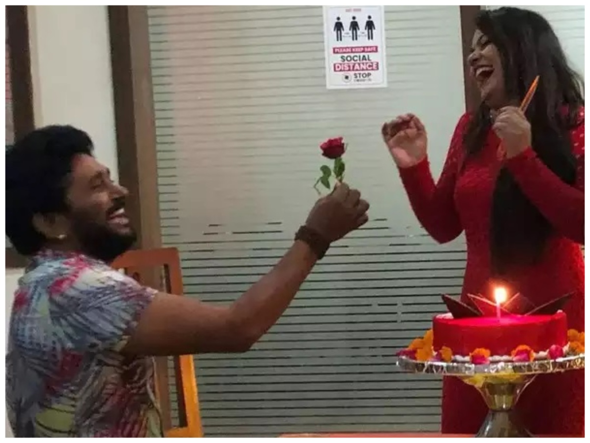 Bhojpuri News: यश कुमार की शादी के 5 साल पूरे, निधि झा ने शेयर की फोटो Bhojpuri News: यश कुमार की शादी के 5 साल पूरे, निधि झा ने शेयर की फोटो
