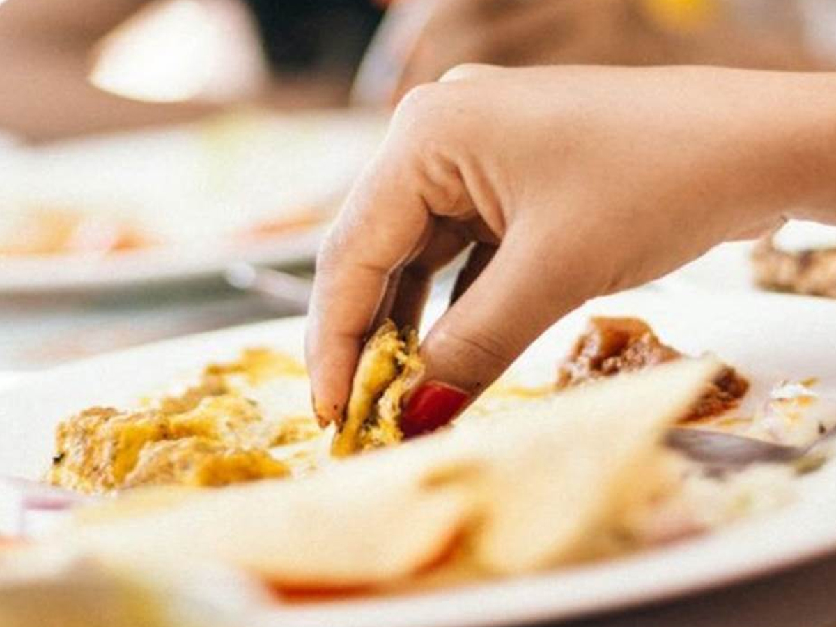 भोजन करने के बाद ना करें ये काम, दबे पांव घेर लगी गरीबी, पाई-पाई के होंगे मोहताज भोजन करने के बाद ना करें ये काम, दबे पांव घेर लगी गरीबी, पाई-पाई के होंगे मोहताज