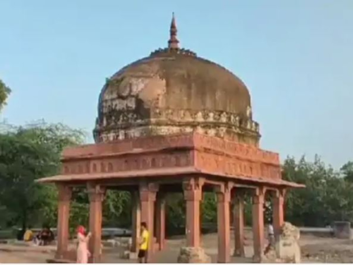 मजार या लाक्षागृह फैसला आज, विवाद में कूदीं हिंदू नेता साध्वी प्राची ने बदरूद्दीन पर निकाली भड़ास