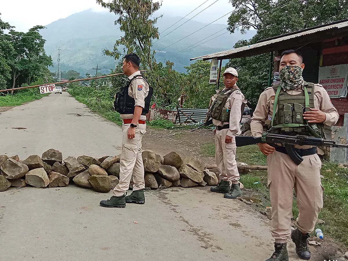 Manipur News: मणिपुर सरकार ने उपद्रवियों को दी चेतावनी, कहा- लूटे हुए हथियार 15 दिनों में लौटाएं वरना होगी कड़ी कार्रवाई