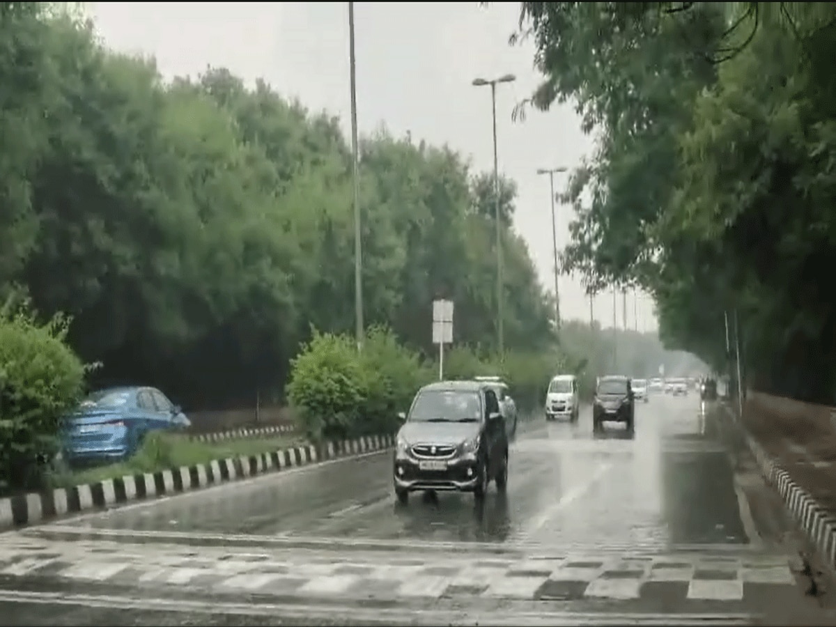 Delhi Weather Update: दिल्ली में मौसम ने ली करवट! झमाझम बारिश से मौसम हुआ सुहाना, गर्मी से मिली राहत