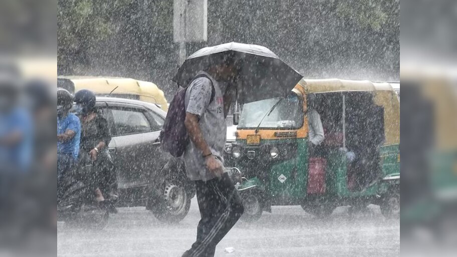 Delhi-NCR में हुई झमाझम बारिश; उमस भरी गर्मी से मिली राहत